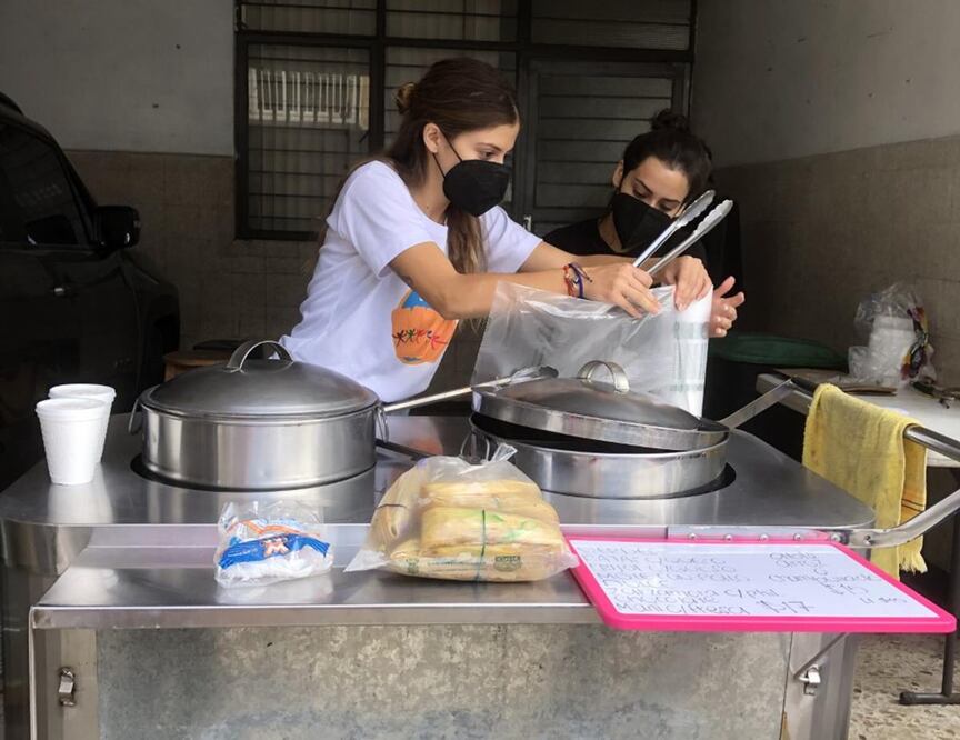 El actor se comunicó por teléfono con su hija mayor, Daniela, quien este fin de semana organizó una venta especial de tamales con la finalidad de recaudar fondos para pagar el proceso penal de su papá. Foto: Nicole Trejo/EL UNIVERSAL 