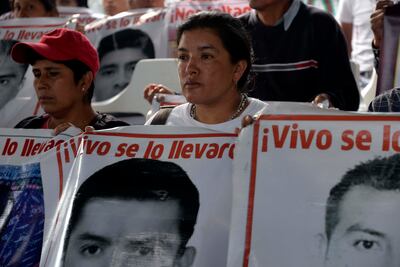 Padres de los 43 piden reunión con ministros de la Corte