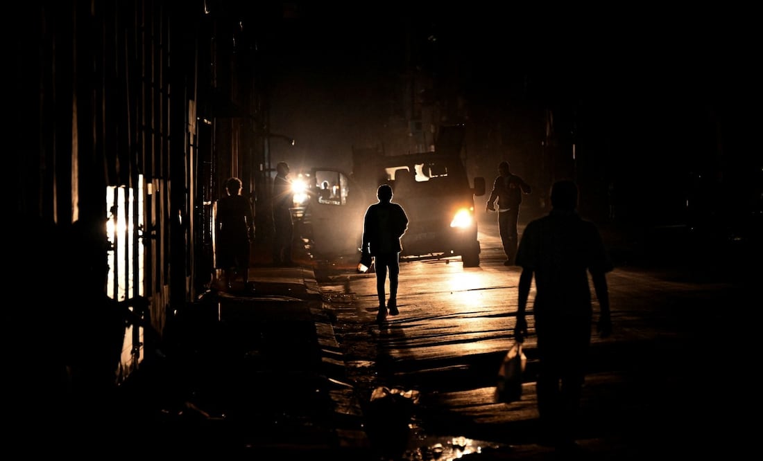 El corte eléctrico general, que afecta a más de nueve millones de cubanos, tuvo lugar a las 9:14 hora local. (15/03/25) Foto: AFP
