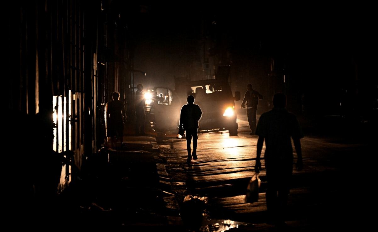 Prolongados apagones en Cuba provocan afectaciones en los servicios básicos. (15/03/25) Foto: AFP