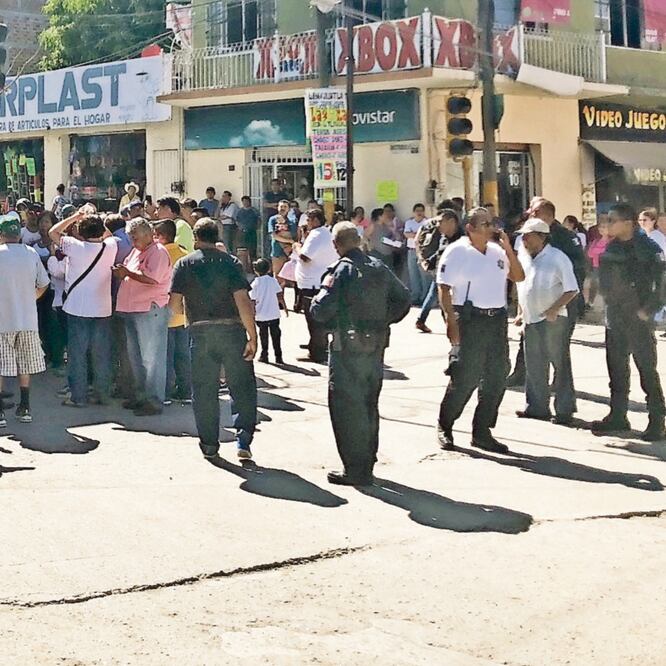 Los extorsionadores llegaron a pedir “derecho de piso” a una cremería; no esperaban que los dueños del negocio y los vecinos los golpearan. (ARCHIVO EL UNIVERSAL)