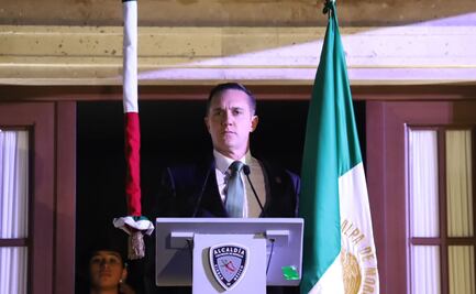 Adrián Rubalcava da El Grito de Independencia en Cuajimalpa