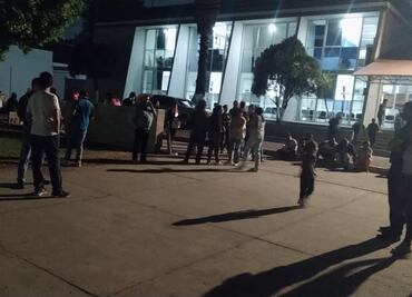 Familiares y vecinos de las 7 víctimas calcinadas en Morelia exigen a Fiscalía la entrega de los cuerpos