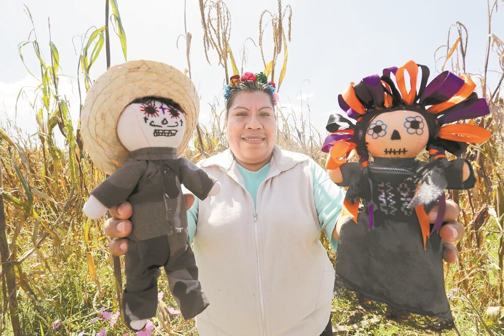 Las muñecas que Margarita creó para esta temp orada tienen un costo de 100 a 400 pesos, dependie ndo los detalles y el tamaño. Foto: JORGE ALVARADO. EL UNIVERSAL