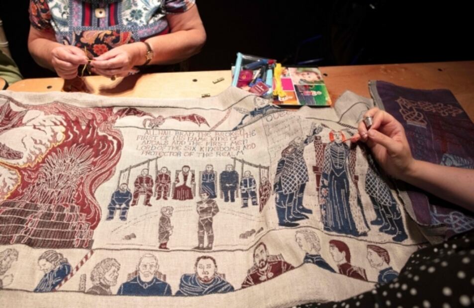 Bordadoras rinden homenaje a "Game of Thrones"