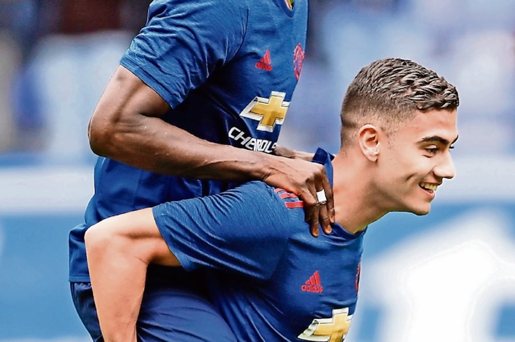 Andreas Pereira (abajo) anotó el segundo gol (LEE SMITH. REUTERS)