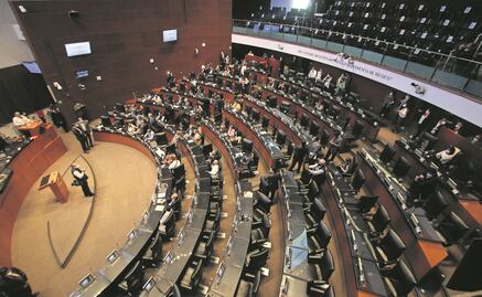 Senado avala que servidores impulsen la consulta popular