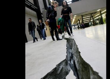 Artista refleja trauma sobre las violaciones sufridas por mujeres