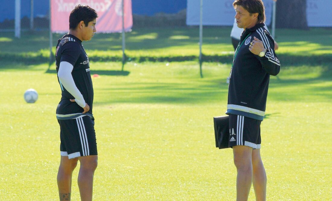 Especial cuidado tendrá Almeyda (der.) con Javier Eduardo (ISMAEL RAMÍREZ. IMAGO7)