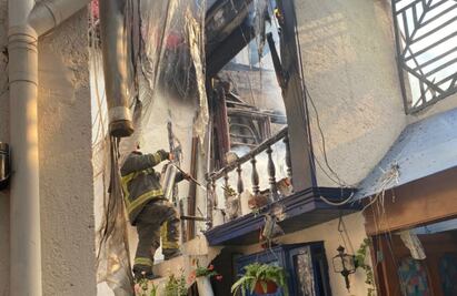 Bomberos sofocan incendio en carpintería de la GAM