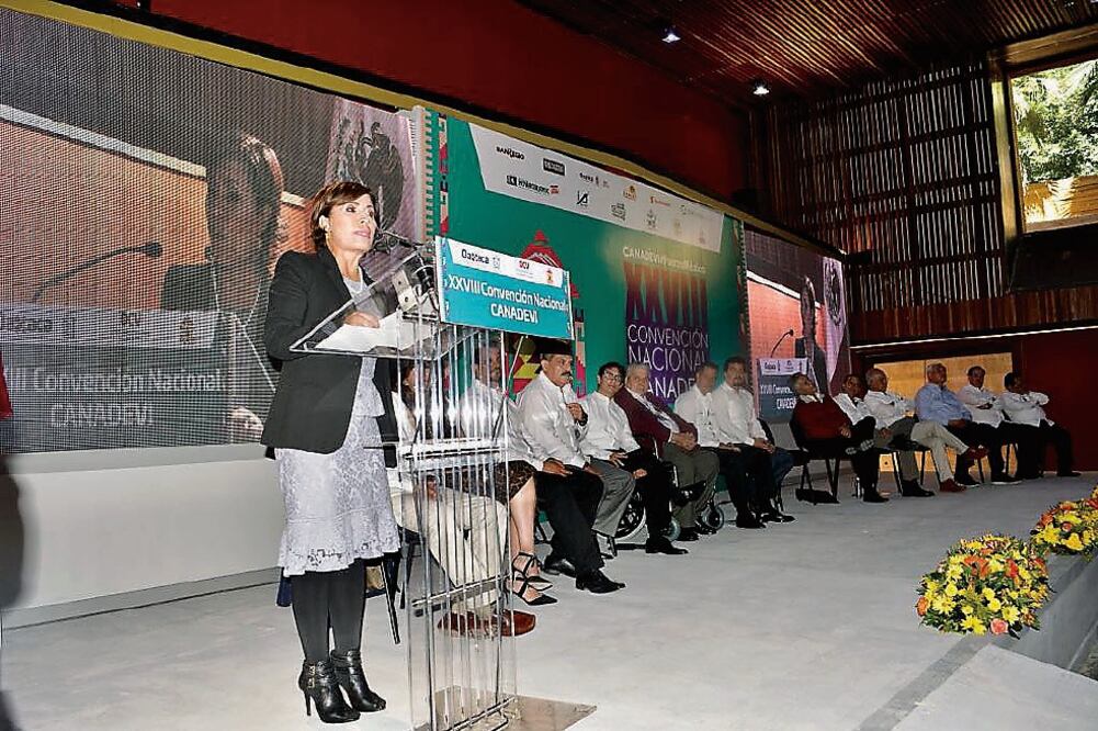 La titular de la Sedatu, Rosario Robles Berlanga, afirma que son 50 mil las casas que deberán reconstruirse tras los sismos del mes pasado (SEDATU)