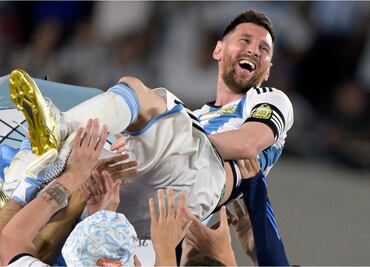 La noche de Lionel Messi: Su gol 800 y volvió a Argentina como campeón del mundo