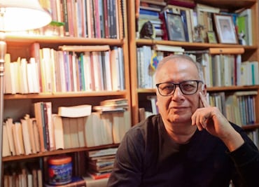 "Hay una alfombra que se llama olvido": entrevista con Ernesto Lumbreras