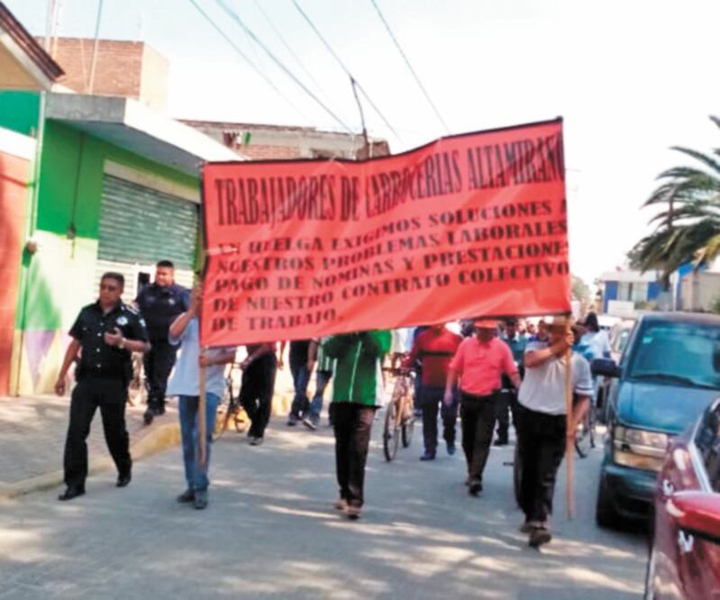 Trabajadores de la compañía Altamirano realizaron una caminata de Tezoyuca a la localidad de San Salvador Atenco. Foto: ESPECIAL