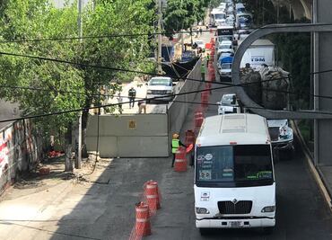 Desgajamiento mantiene afectada circulación en carriles laterales de Periférico en Valle Dorado