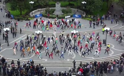 Bailarines invaden NY para llevar a Hillary a la Casa Blanca