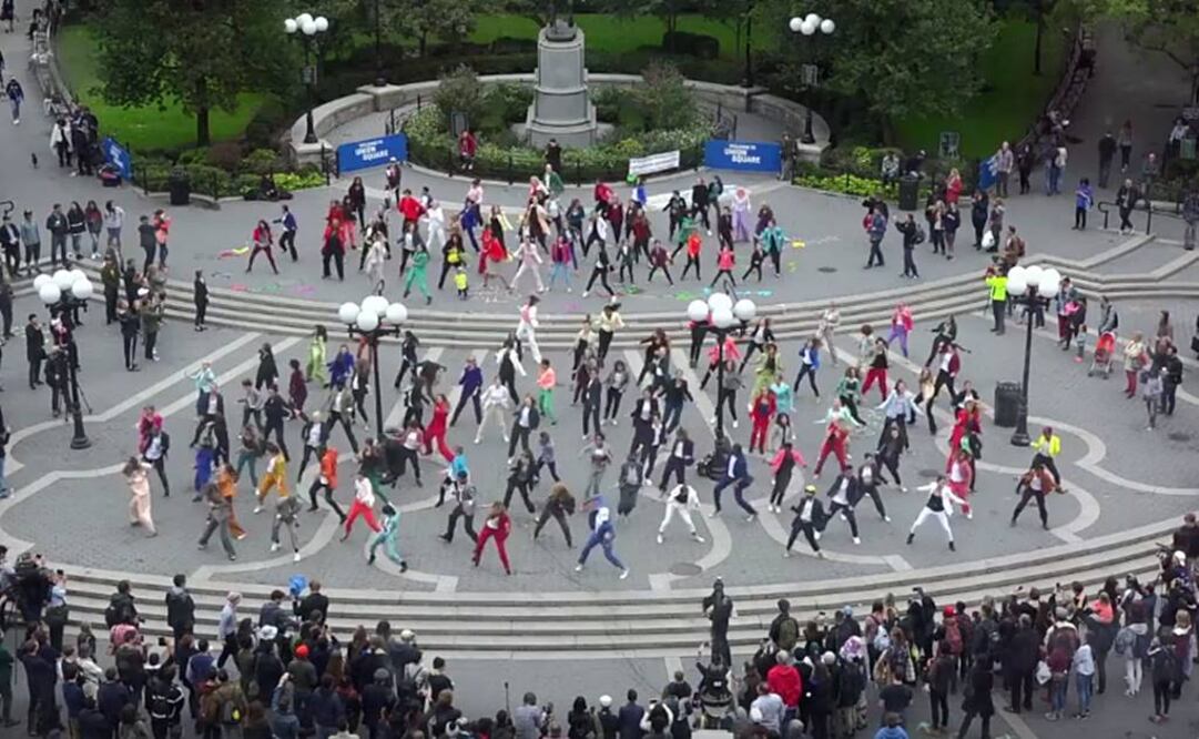Bailarines invaden NY para llevar a Hillary a la Casa Blanca