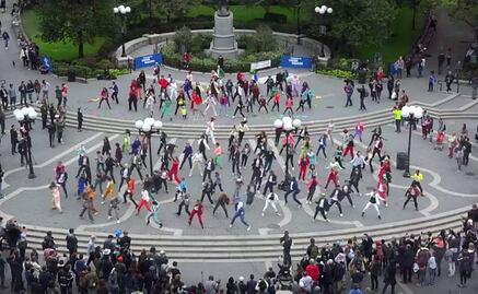 Bailarines invaden NY para llevar a Hillary a la Casa Blanca
