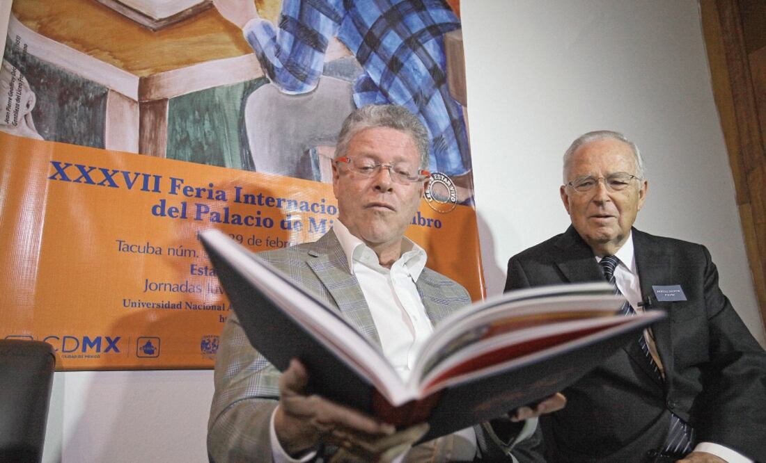 El periodista Sergio Sarmiento acompañó al empresario en la presentación de Mis años con 'Elektra' ()