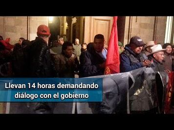 Manifestantes bloquean accesos a Palacio Nacional