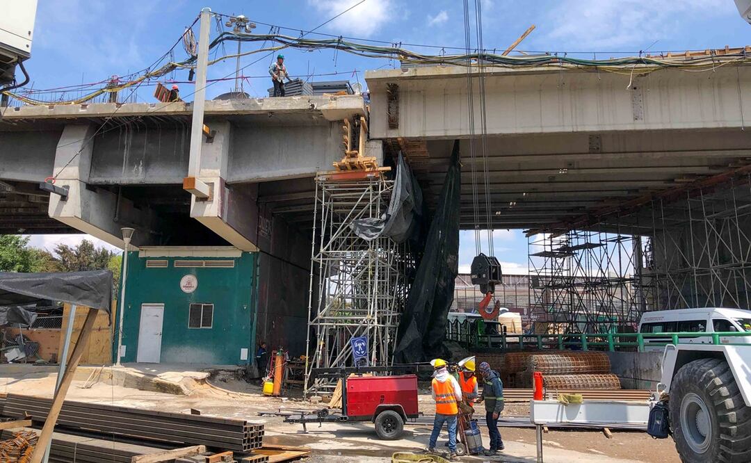 Trabajadores continúan con las obras de renivelación en las vías de la línea 9 del metro Pantitlán. FOTO: DIEGO SIMÓN SÁNCHEZ