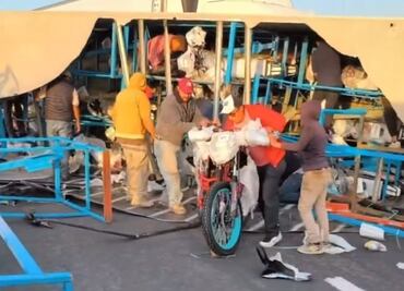 Habitantes saquean tráiler accidentado en carretera Arco Norte; conductor sufre heridas menores