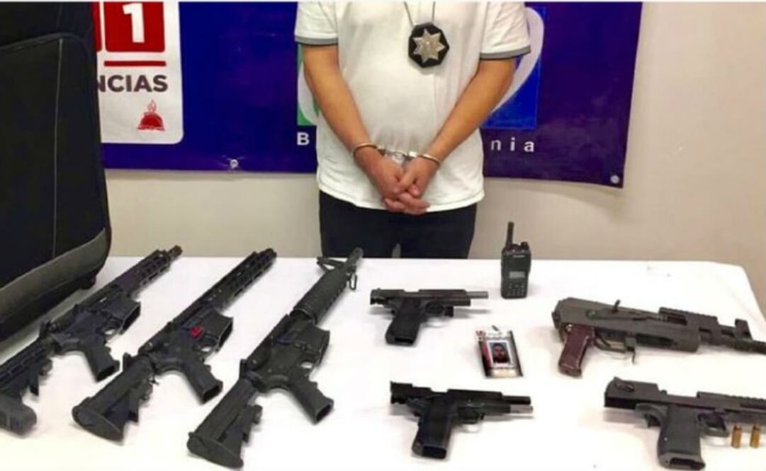 De acuerdo con la Policía, el individuo trató de evadirlos cuando notó su presencia, pues este viajaba a bordo de una camioneta Tacoma, color blanca con placas de circulación AP25806. FOTO: ESPECIAL