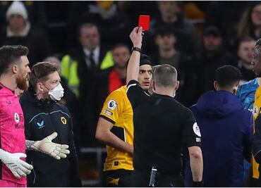 Raúl Jiménez fue expulsado y el Wolverhampton pierde ante el Leeds