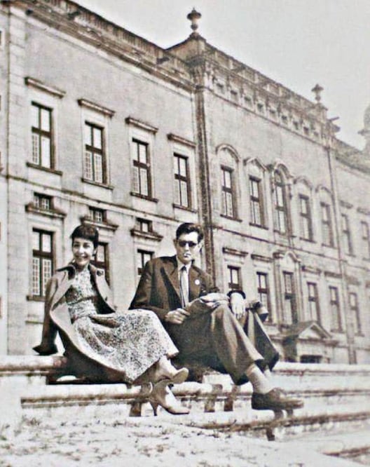 Julio Cortázar con Aurora Bernárdez, su esposa durante 13 años y su amiga de toda la vida. París, 1958