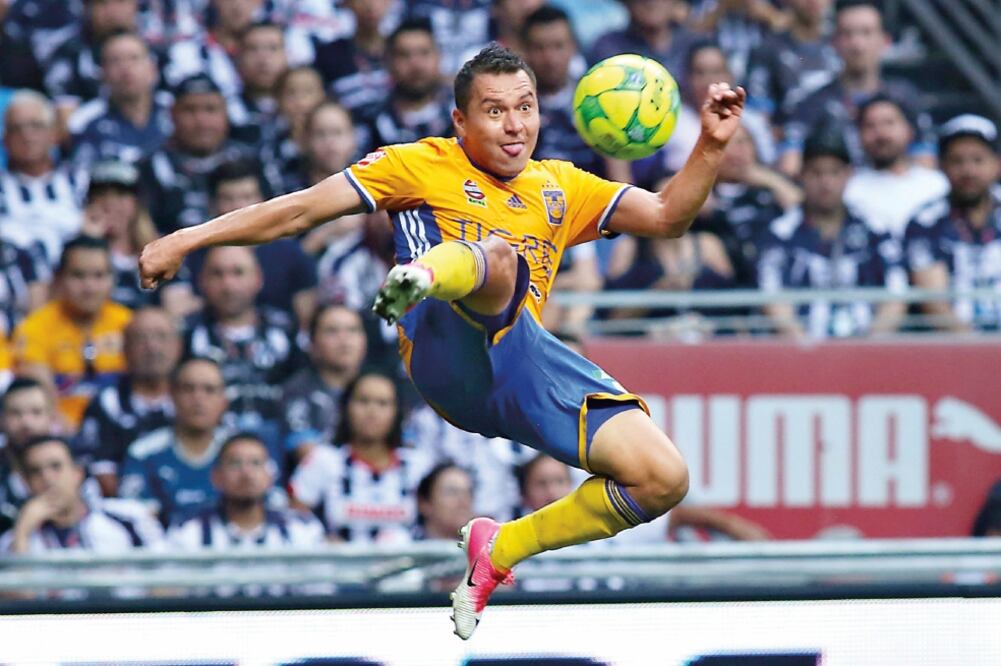 El jugador fue habilitado como lateral en lugar de Torres Nilo. (IMAGO7)