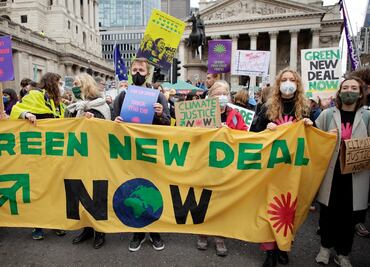 Decenas de miles de personas marchan en las calles de Glasgow exigen "justicia climática"