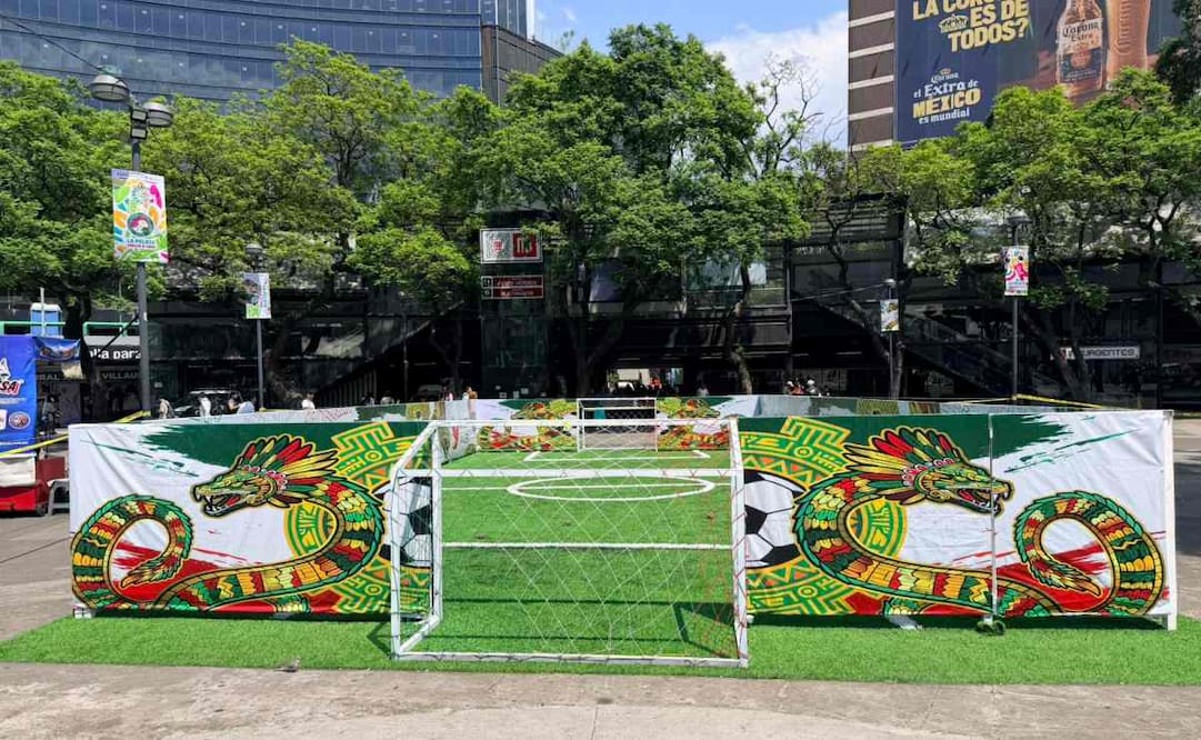 Glorieta de Insurgentes estrena espacios mundialistas; habilitan canchas y áreas para visitantes.
Foto: Arturo Ordaz Díaz/ EL UNIVERSAL
