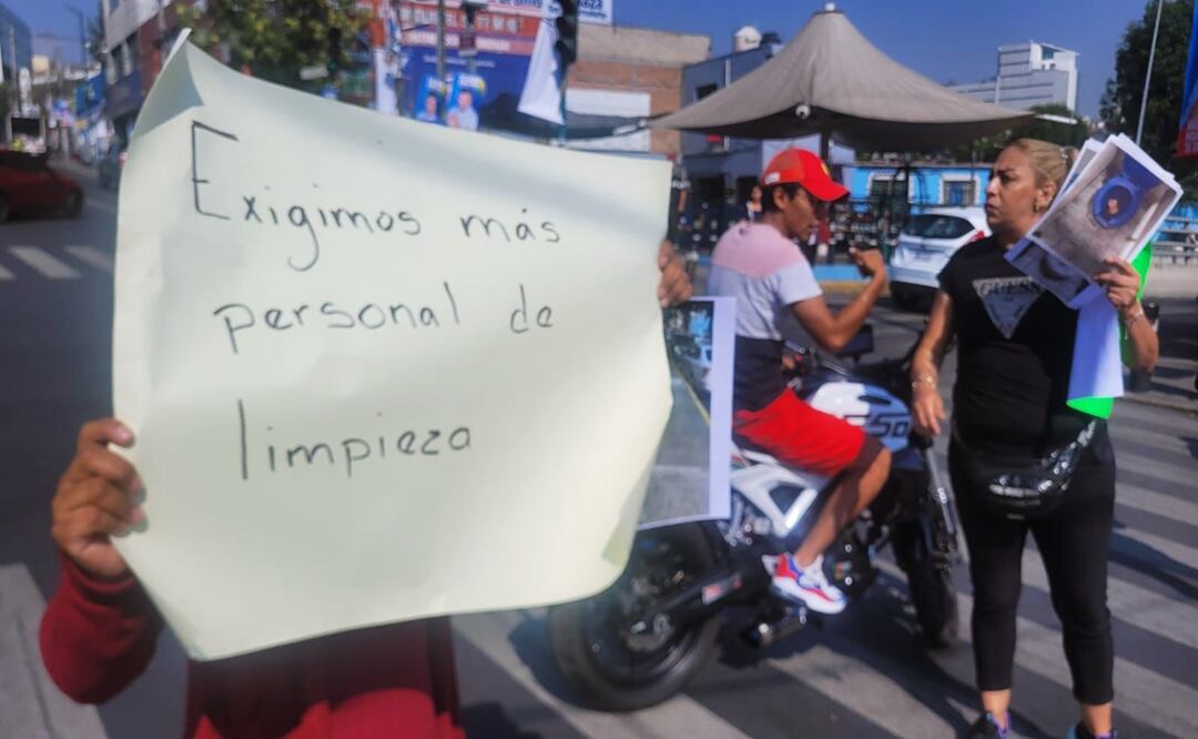 Padres de familia exigen escuela limpia. Foto: Juan Carlos Williams