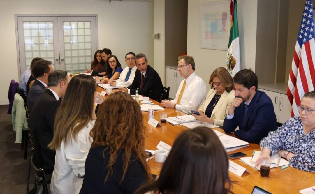 Senadores y Esteban Moctezuma preparando argumentos contra impuesto a remesas. Foto: Especial
