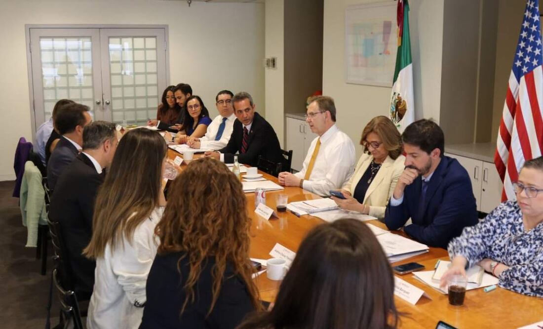 Senadores y Esteban Moctezuma preparando argumentos contra impuesto a remesas. Foto: Especial