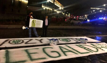 Estudiantes del CIDE se manifiestan afuera de Palacio Nacional; exigen destitución inmediata del director