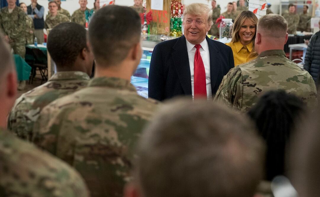 Donald Trump y su esposa Melania visitaron en 2018 la base aérea Ain al Assad. Foto: Archivo / AP