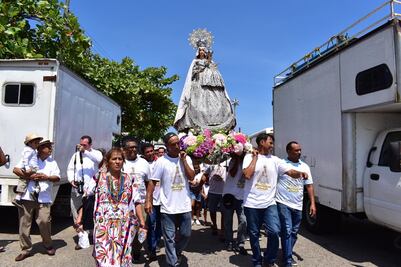 Mojigangas y encierro de burros para la Virgen del Rosario, en Alvarado, Veracruz