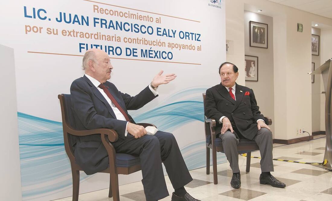 Julio A. Millán, presidente de la World Future Society, destacó la contribución del Licenciado Juan Francisco Ealy Ortiz al futuro de México. Fotos: GERMÁN ESPINOSA. EL UNIVERSAL