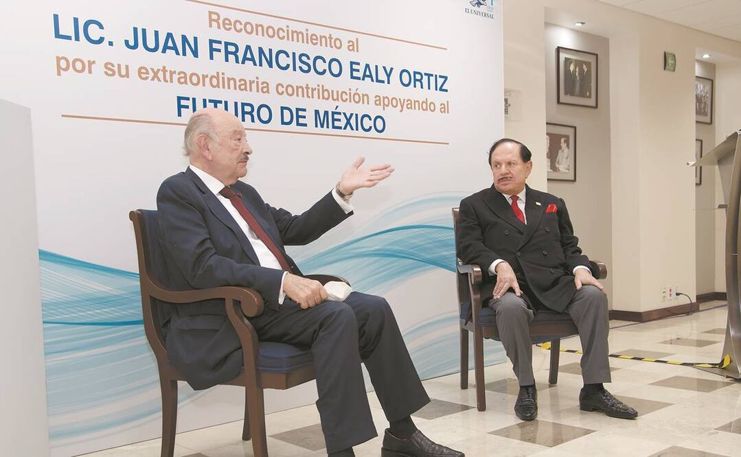 Julio A. Millán, presidente de la World Future Society, destacó la contribución del Licenciado Juan Francisco Ealy Ortiz al futuro de México. Fotos: GERMÁN ESPINOSA. EL UNIVERSAL