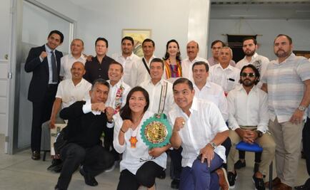 Gobernador de Chiapas recibe réplica del cinturón “Guerrero Maya”