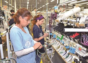 Cae construcción en 17 entidades