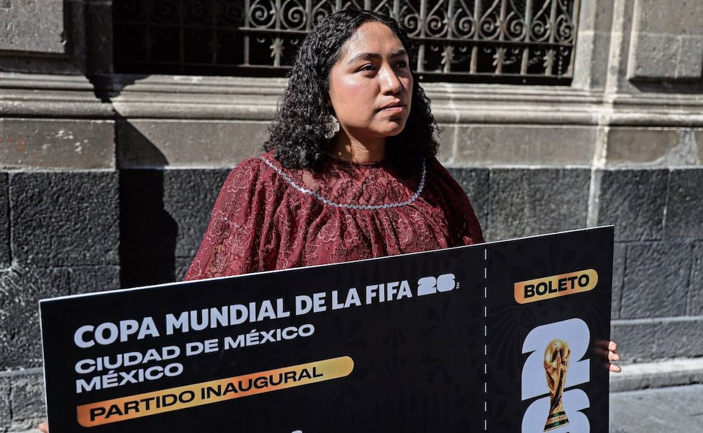 Entrevista a Yolett Cervantes Cuaquehua, ganadora del boleto de la presidenta Claudia Sheinbaum para la inauguración de la copa mundial de fútbol en el estadio ciudad de México. Foto: Gabriel Pano EL UNIVERSAL