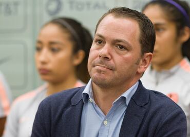 Afición del América celebra despido de Solari, pero insiste en el adiós de Santiago Baños