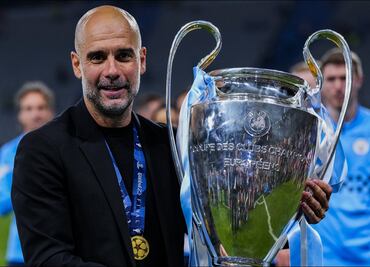 Pep Guardiola se convierte en el primer director técnico de la historia que gana dos tripletes