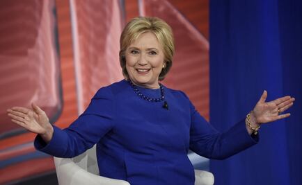 Clinton se dirige a latinos durante "supermartes" 