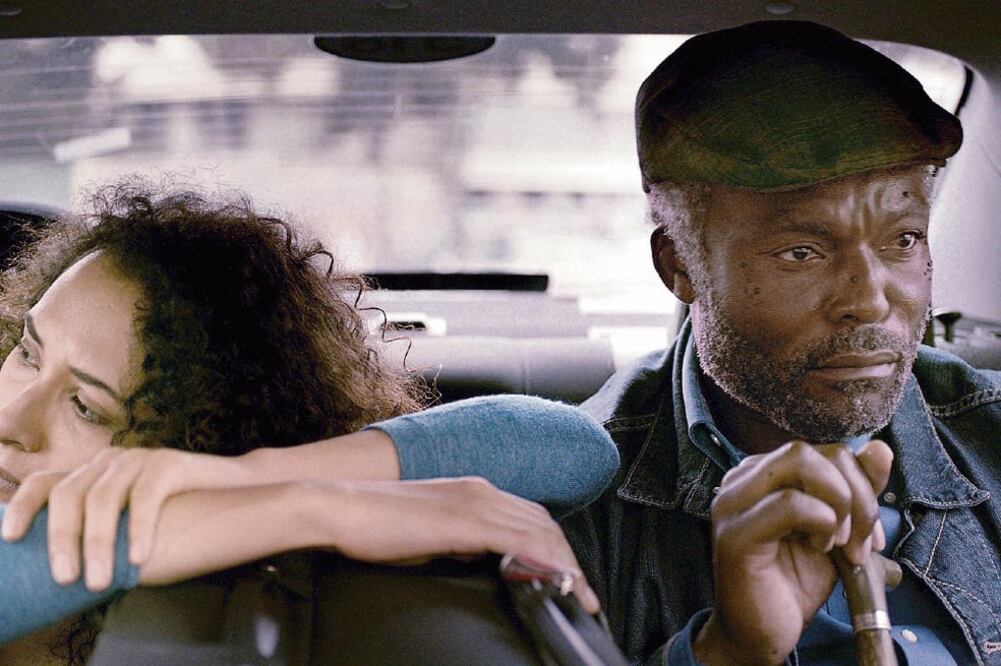 La cinta trata de una chica cuyo padre, debido a su estado de salud, la obliga a ir reconstruyendo su pasado (IMCINE)