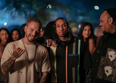 Critican a J Balvin por foto junto a Chris Brown