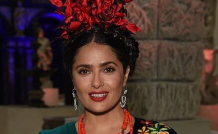 Conoce al diseñador que le hizo el tocado de flores a Salma Hayek vestida de Frida Kahlo