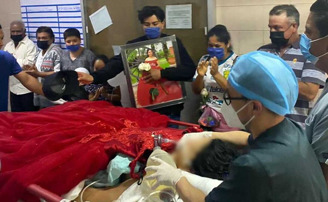 La jovencita había salido de su casa con su novio a comprar alimentos para cenar, y en la plaza principal se quedaron en medio de un tiroteo. Foto:  captura de pantalla